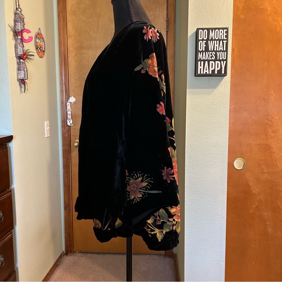 Torrid black velvet with sheer floral duster kimono gothic whimsigoth size 1X/2X - Picture 4 of 11